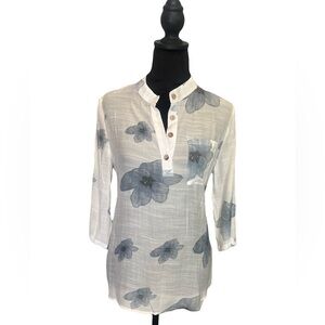 Chic White and Blue Blouse with Classic Style